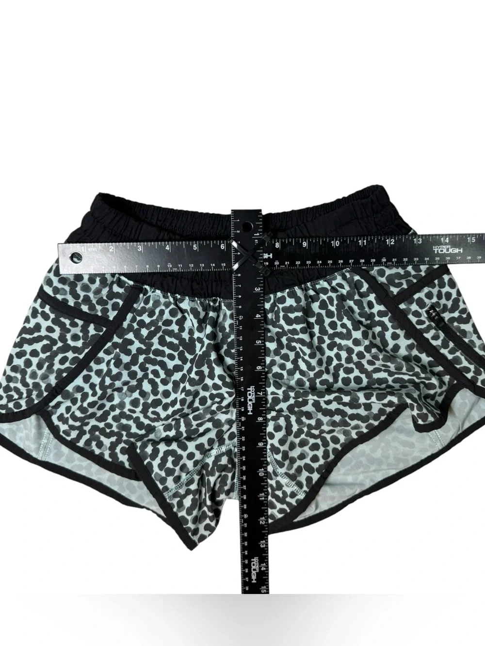 Lululemon Hotty Hot 4” Shorts Size 4 Blue Leopard